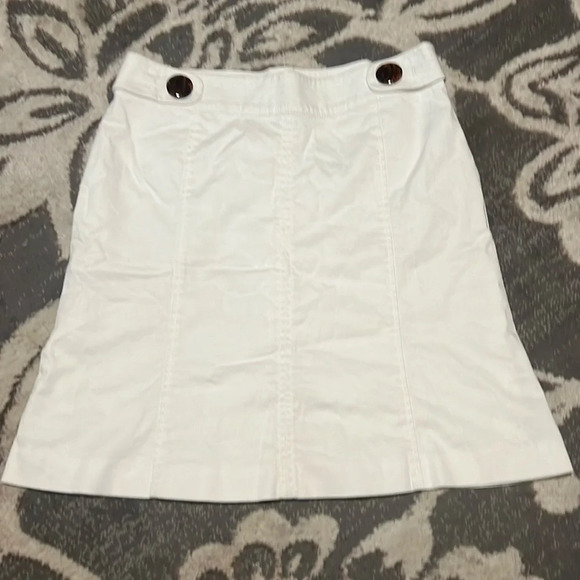 Lily Pulitzer white skirt. Size 8 has cheetah print buttons on front. Like new. - Picture 1 of 4